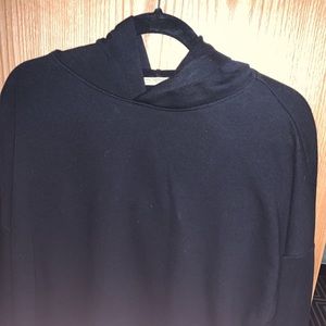 🦋 black v neck sweatshirt hoodie from zara!